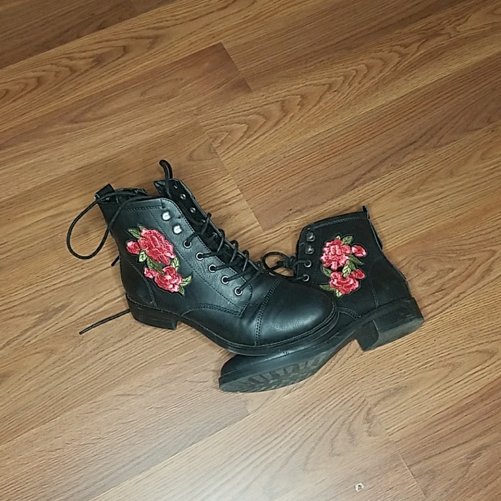 Madden girl Rose boots